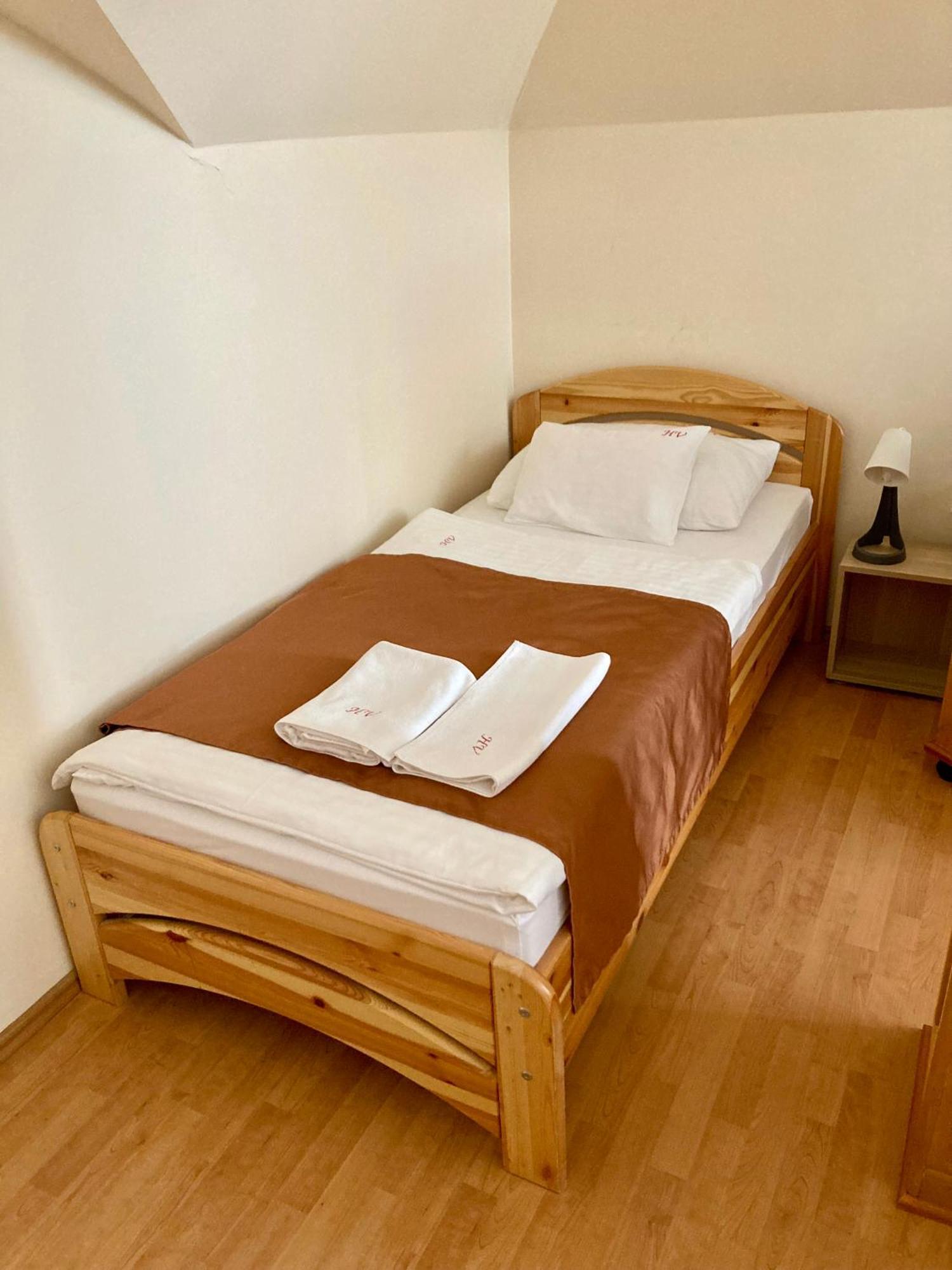 Hét Vezér Apartmanhotel Komárom Habitación foto