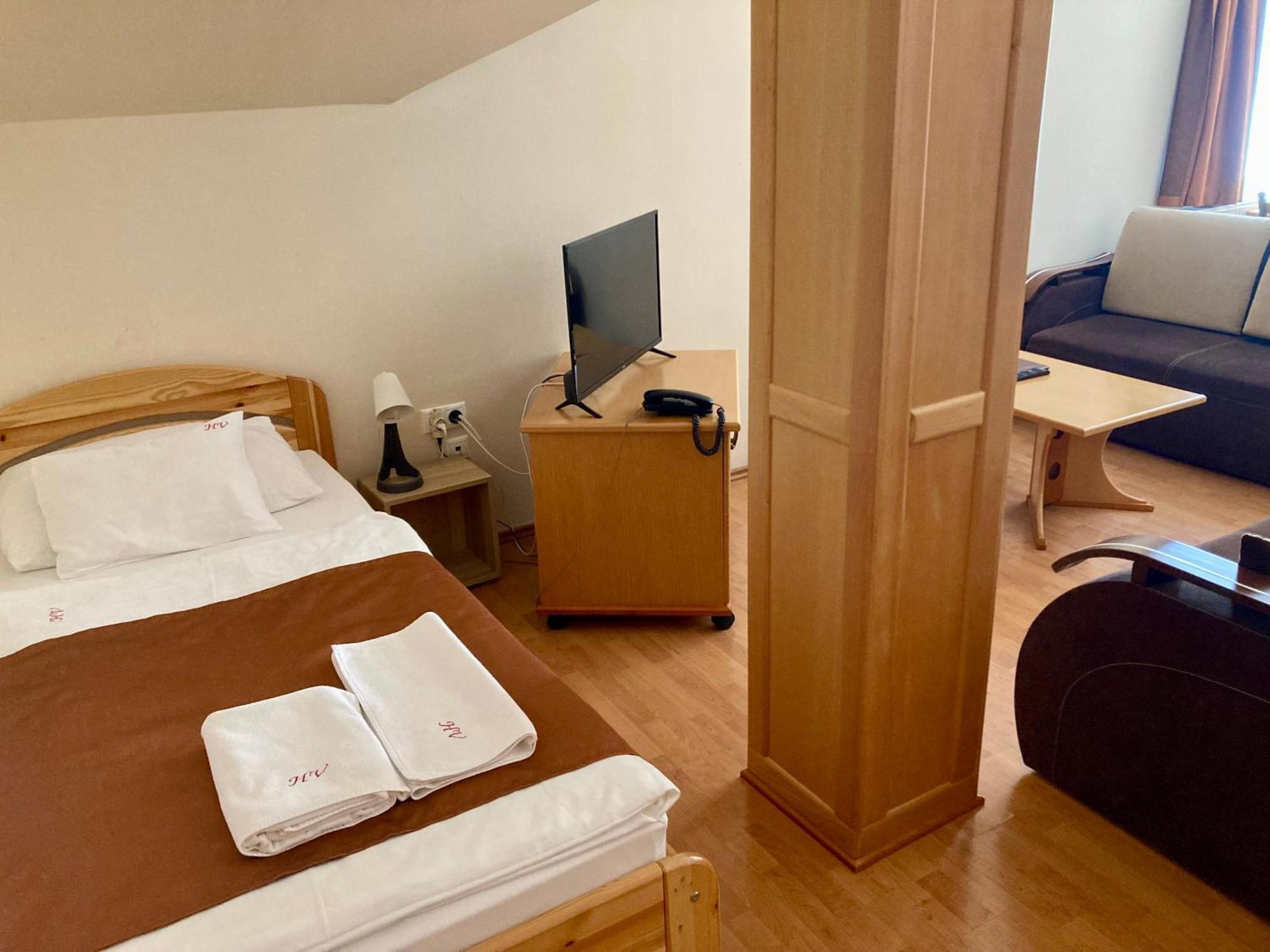 Hét Vezér Apartmanhotel Komárom Habitación foto